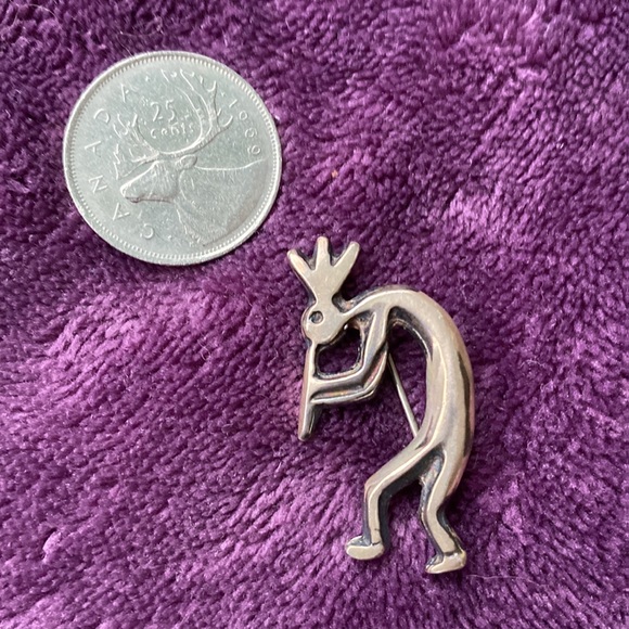 Small Silver Kokopelli pin - Picture 2 of 3